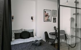 B15 - Wood&Black Apartman
